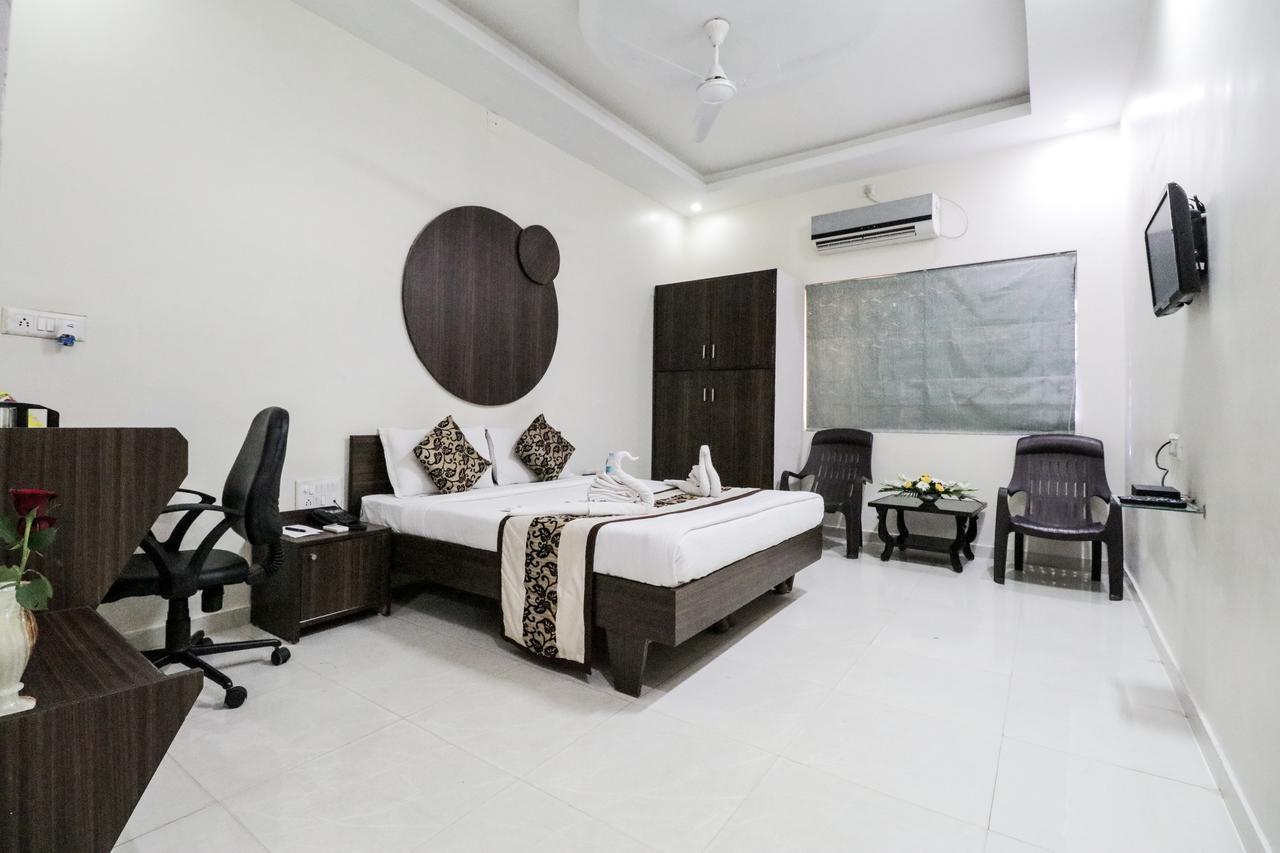 Hotel Whistling Meadows Ahmedabad Exterior foto